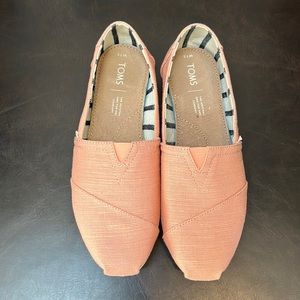 Like new Toms slip on shoes.